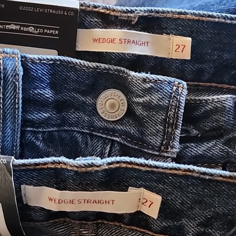 NWT! Levi's THE WEDGIE STRAIGHT  Indigo destructed vintage inspired denim - Picture 15 of 16